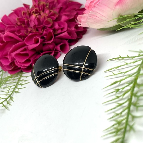 VINTAGE⚜️RARE NAPIER Black & Gold Abstract Clip Earrings - Picture 3 of 9